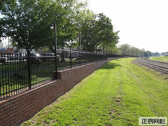 庭院護(hù)欄用什么材料好 庭院護(hù)欄用什么材料好