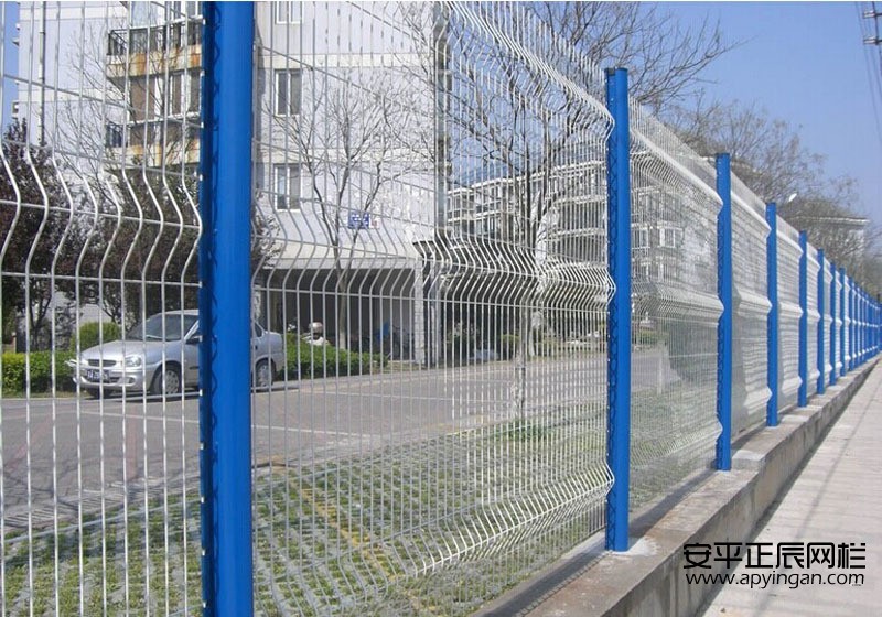 便宜鐵絲網(wǎng)圍欄價格