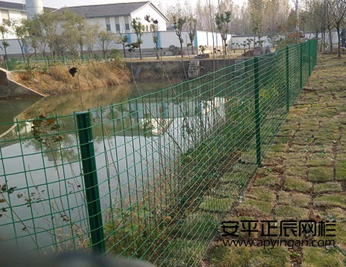 1米5高圍墻鐵絲網(wǎng)