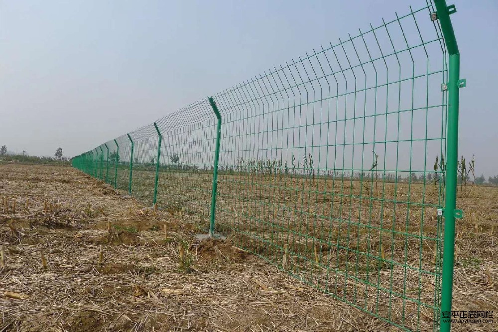 光伏圍欄價(jià)格，光伏項(xiàng)目圍欄護(hù)欄