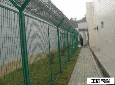 監(jiān)獄鋼網墻