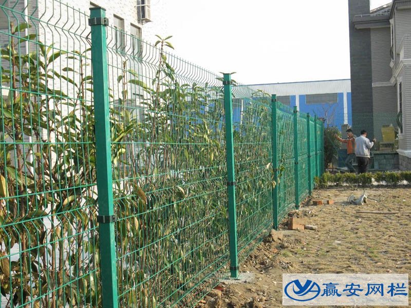 三角折彎公路護(hù)欄網(wǎng)