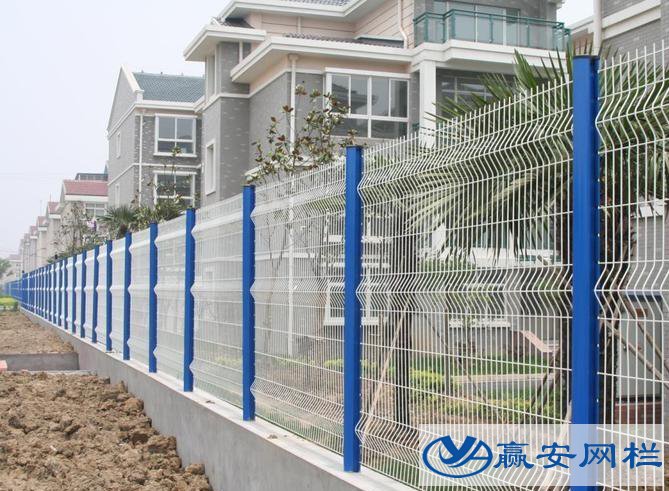 鐵絲護欄網(wǎng)