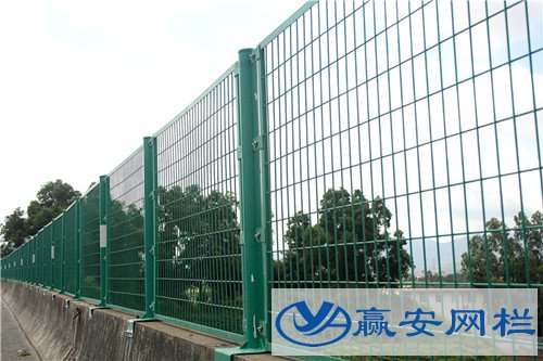 鐵絲圍欄網(wǎng)