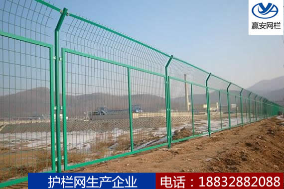 公路護(hù)欄網(wǎng)