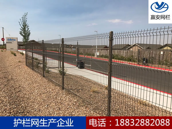 公路護(hù)欄網(wǎng)