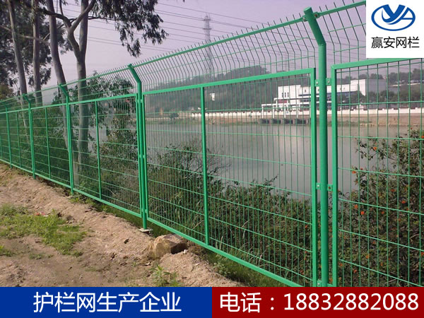 公路護(hù)欄網(wǎng)