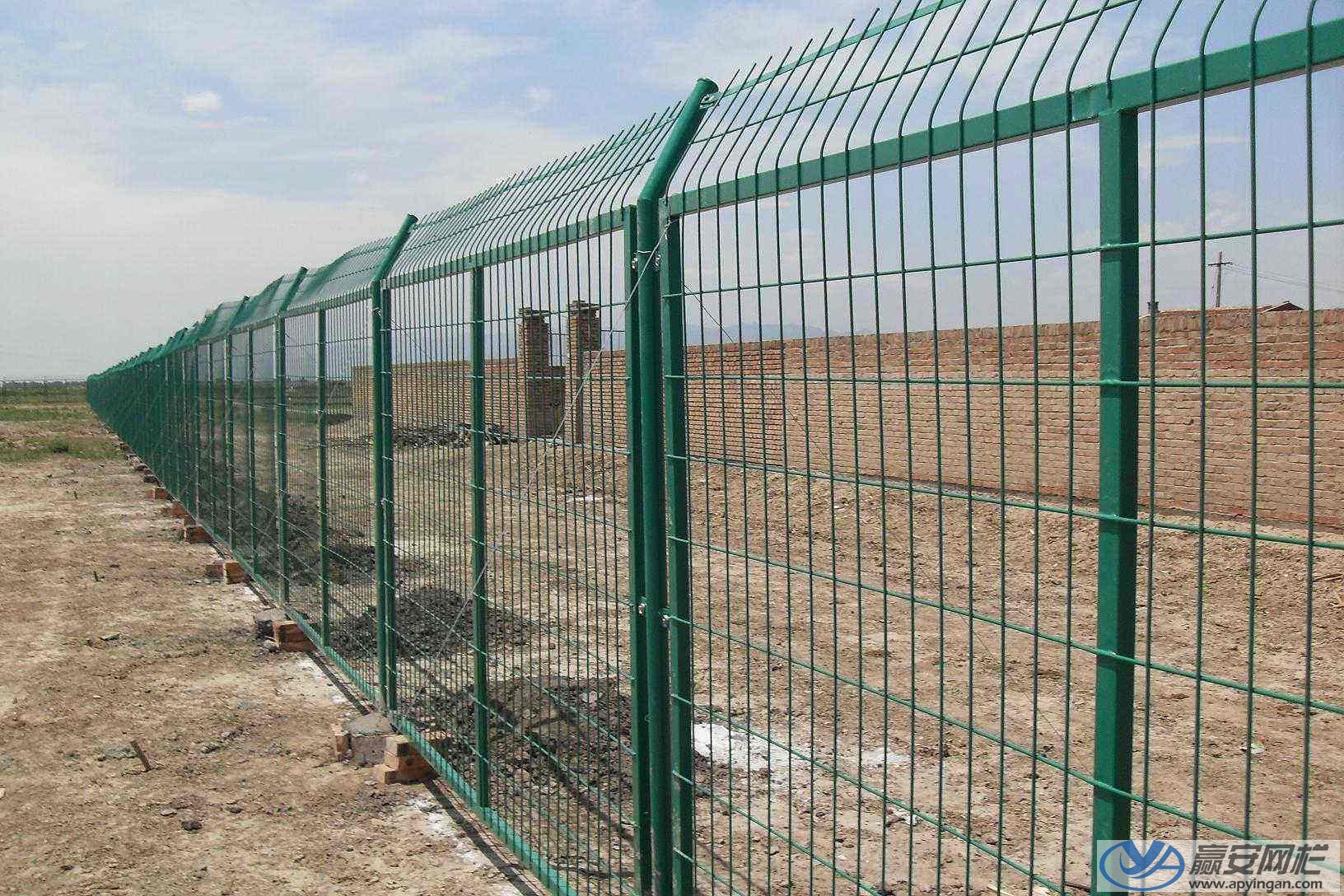 公路護(hù)欄網(wǎng)