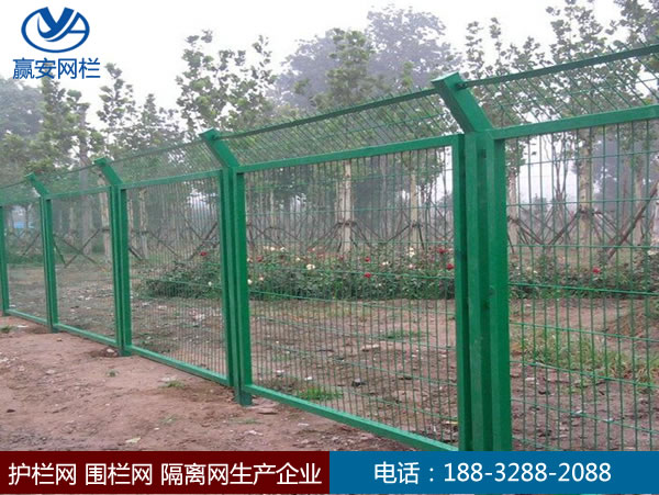 鐵絲網(wǎng)圍欄 鐵絲網(wǎng)圍欄