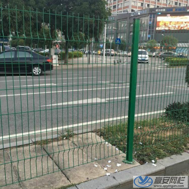 市政道路護(hù)欄網(wǎng)之三角折彎護(hù)欄網(wǎng) 市政道路護(hù)欄網(wǎng)