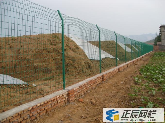 圍墻護(hù)欄之雙邊絲護(hù)欄網(wǎng) 圍墻護(hù)欄