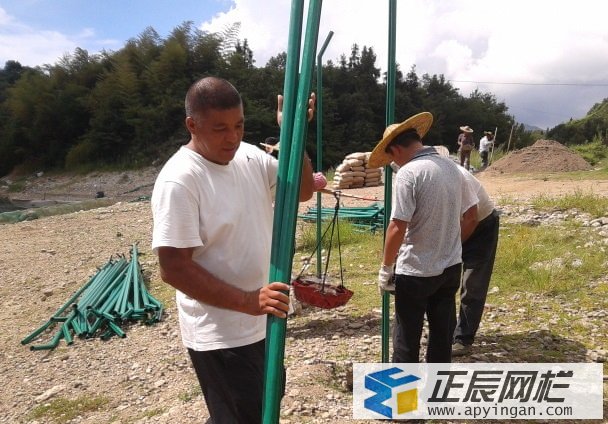 護欄網(wǎng)安裝