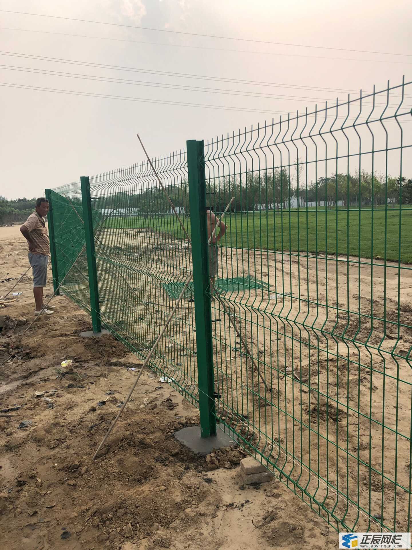 鐵絲網(wǎng)圍欄