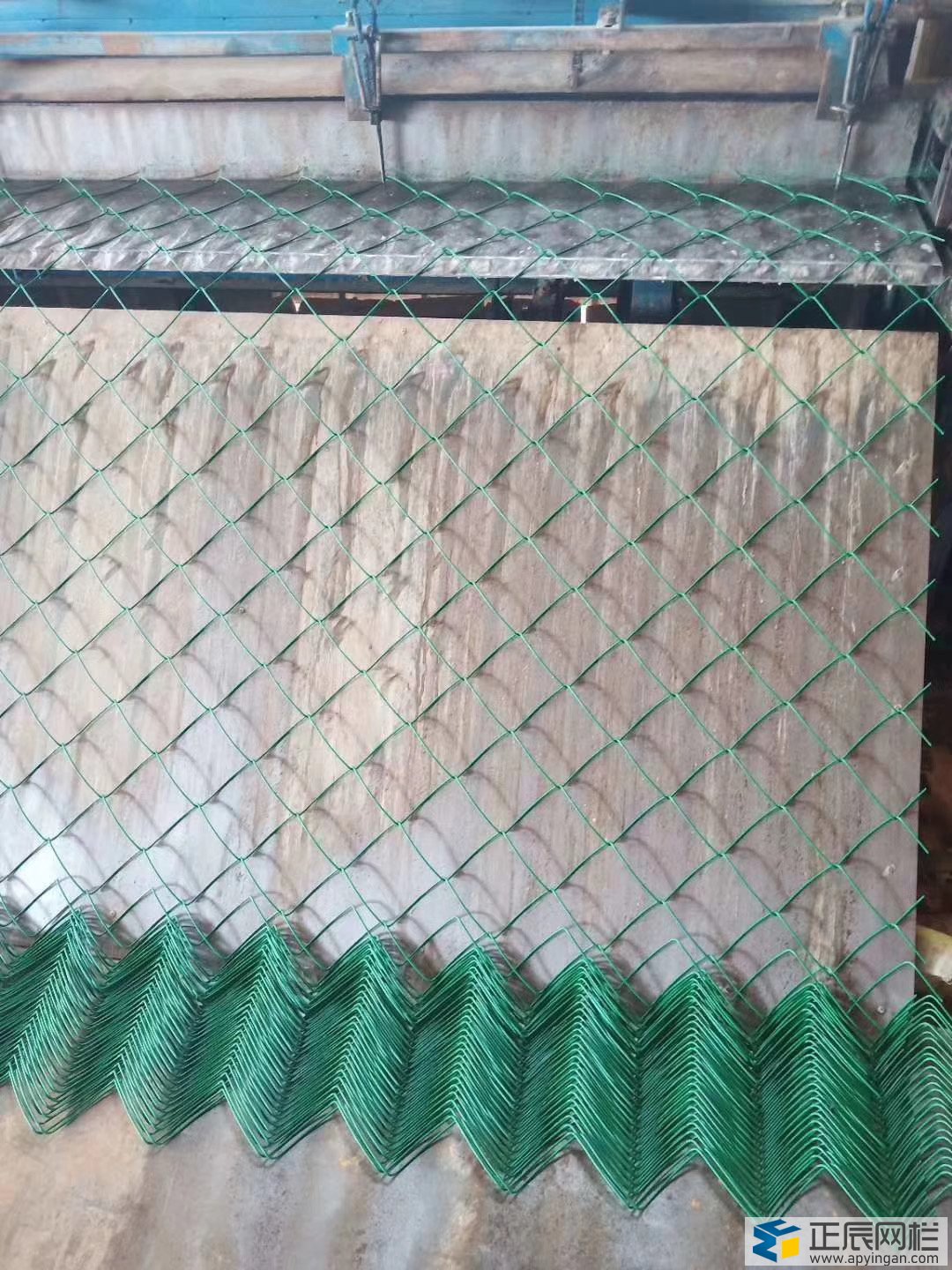 勾花網(wǎng)護(hù)欄