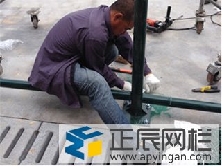 籃球場圍網(wǎng)施工