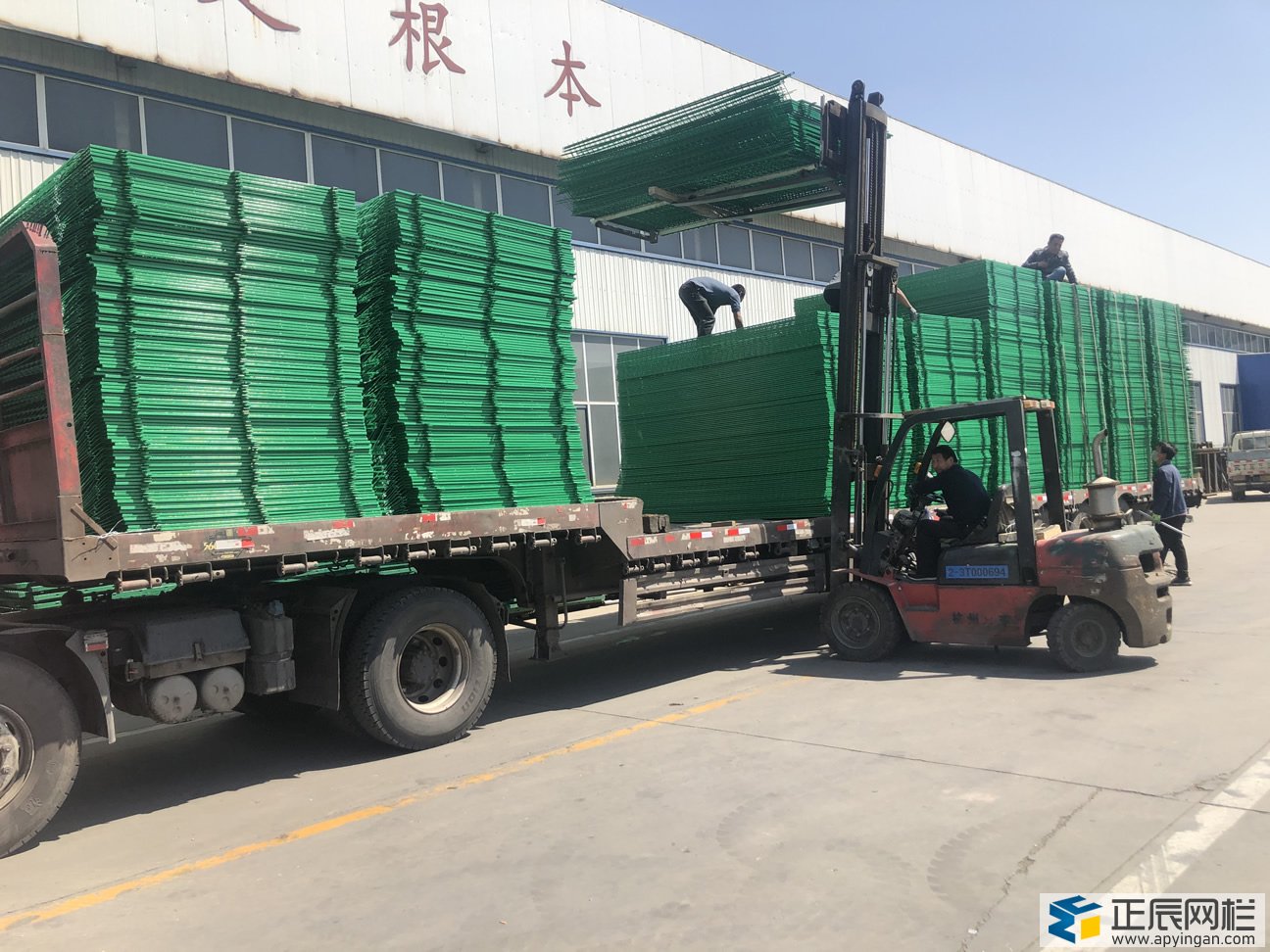 公路護(hù)欄網(wǎng)施工應(yīng)該注意的問(wèn)題