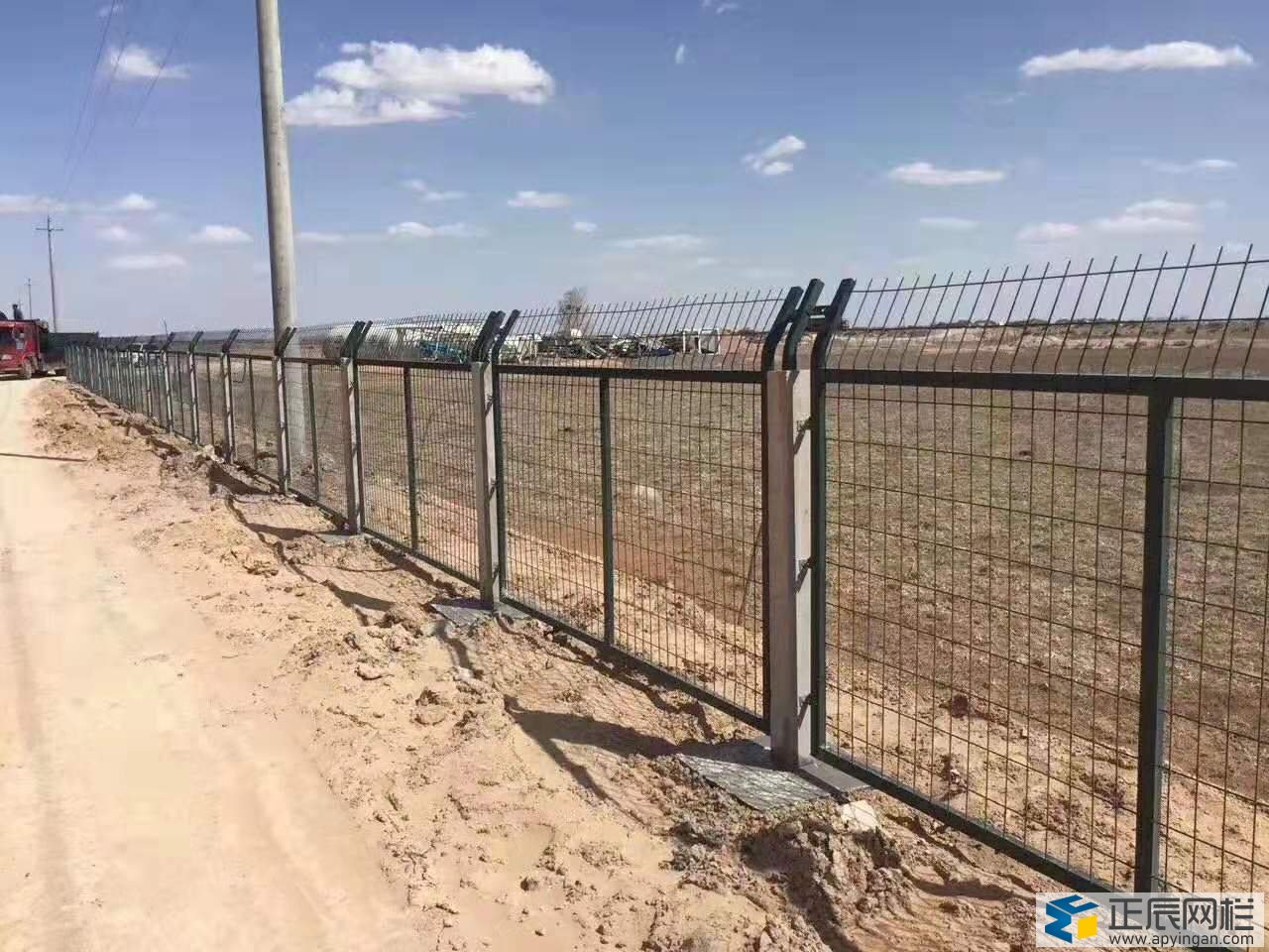 鐵路沿線防護(hù)柵欄