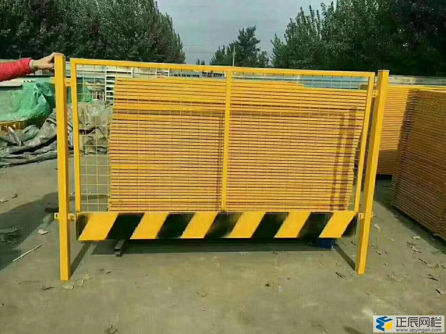 現(xiàn)貨工地基坑護欄