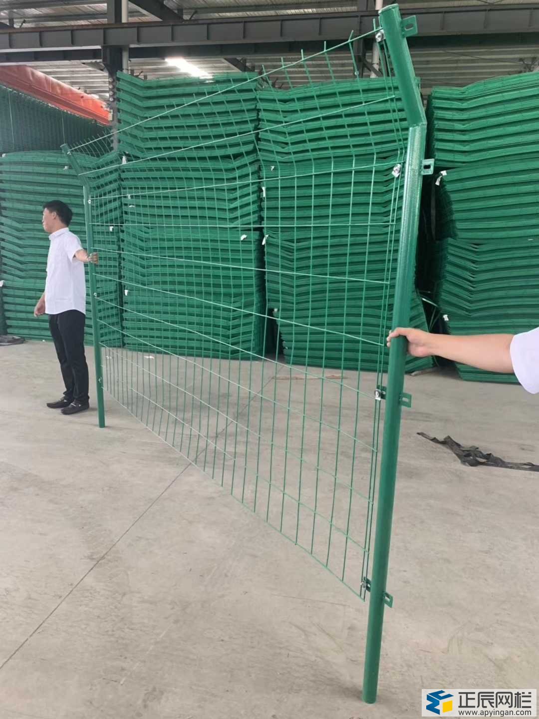 公路護(hù)欄網(wǎng)高度