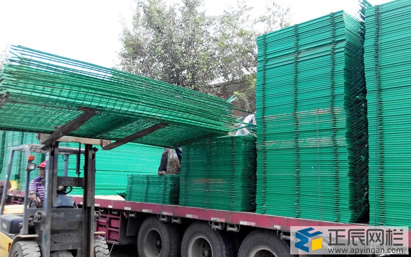 公路護(hù)欄網(wǎng)生產(chǎn)廠家推薦