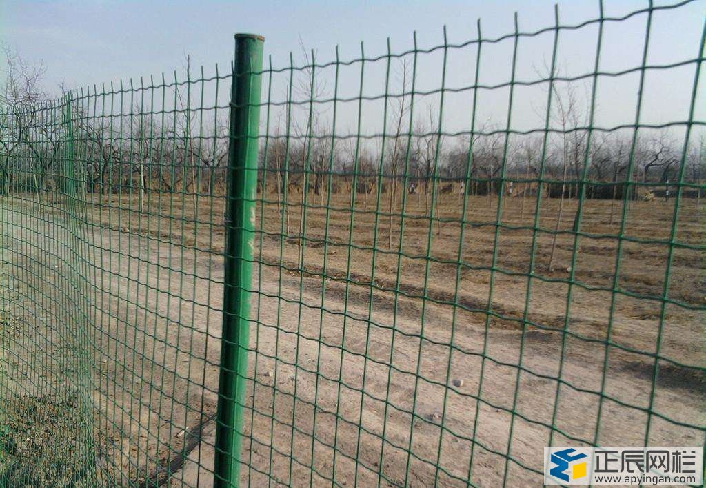 公路護(hù)欄網(wǎng)不僅僅用于公路的防護(hù)隔離