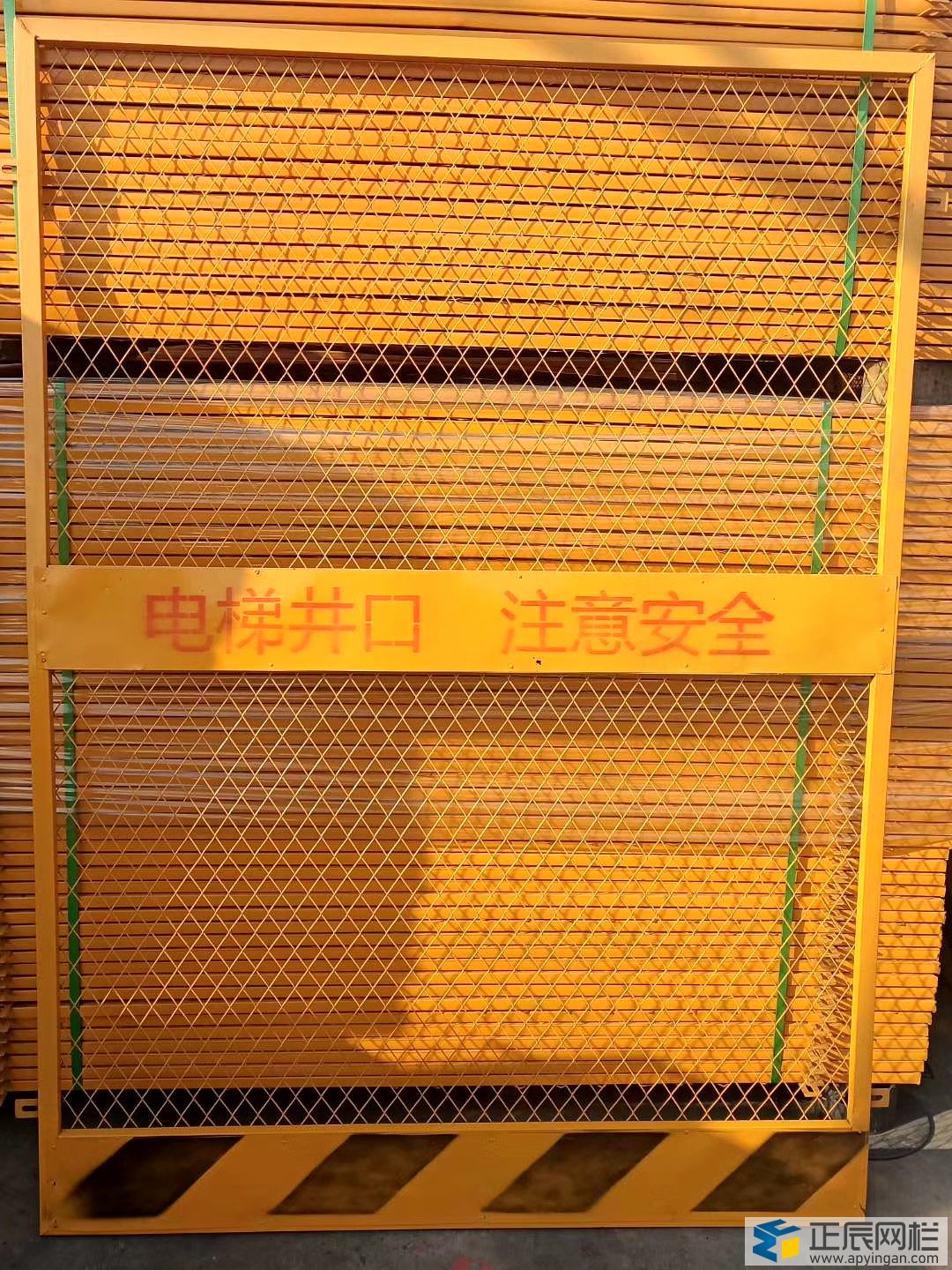 電梯防護(hù)門