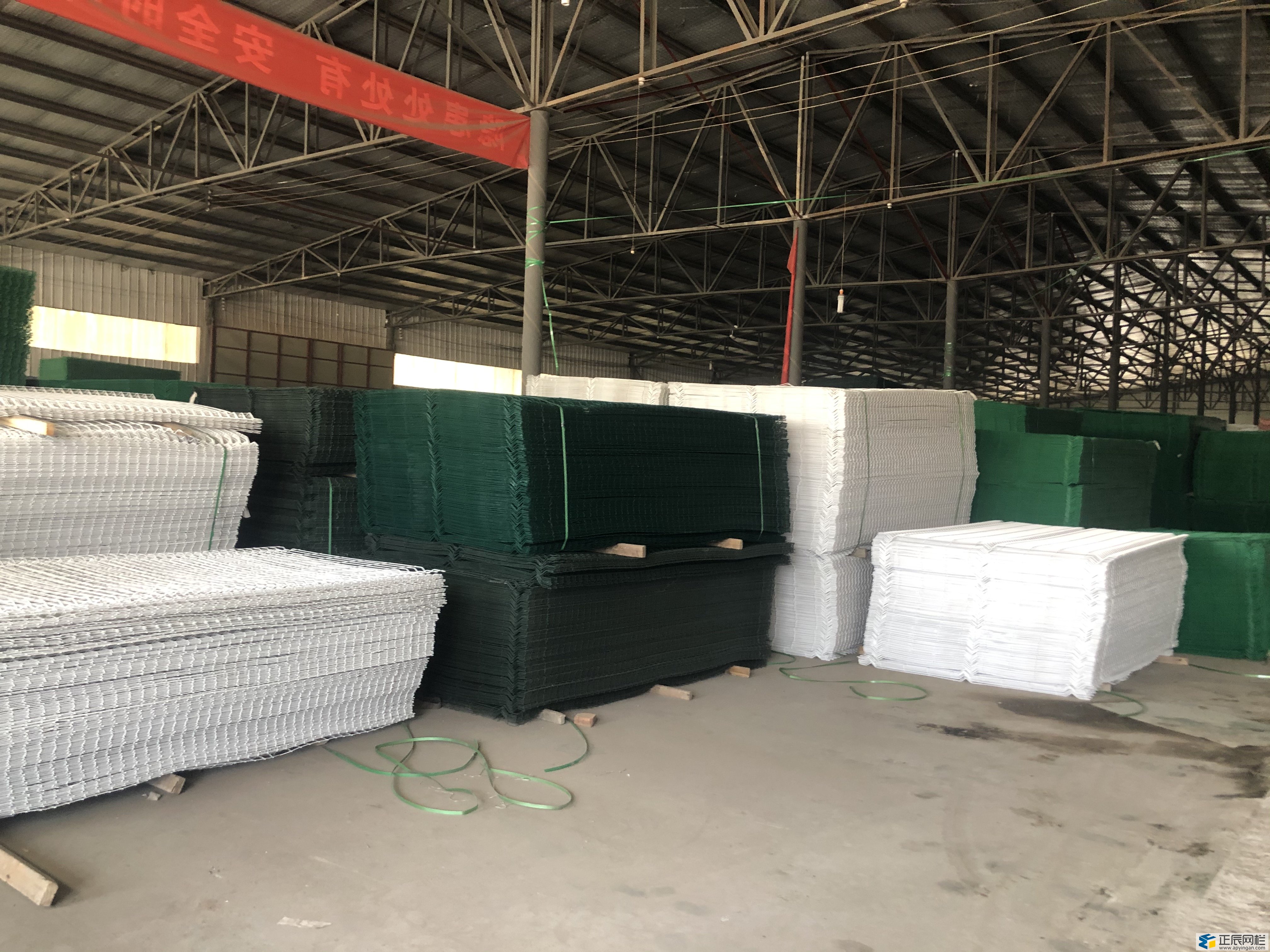 桃型柱護(hù)欄網(wǎng)-6