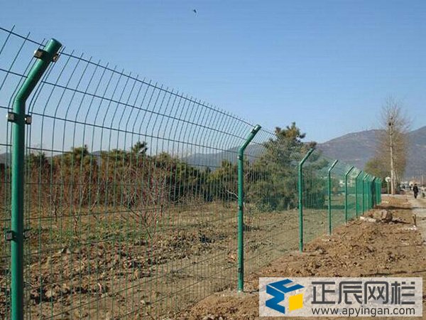 公路護(hù)欄網(wǎng)