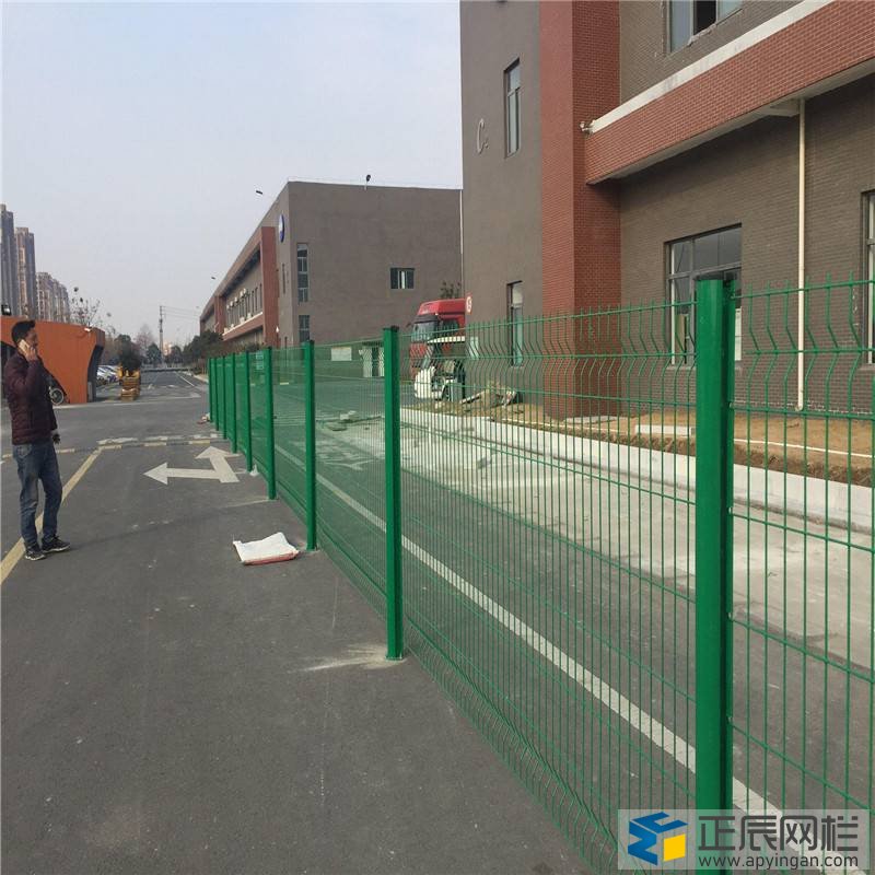 1米8高的圍墻鐵絲網(wǎng)每米多少錢(qián)